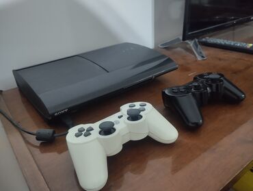 playst: Sony Playstation 3 Super Slim satılır. 500 GB geniş yaddaş və içində