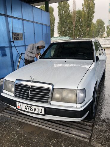 ауди 100 салон: Mercedes-Benz E-Class: 1993 г., 2 л, Механика, Дизель