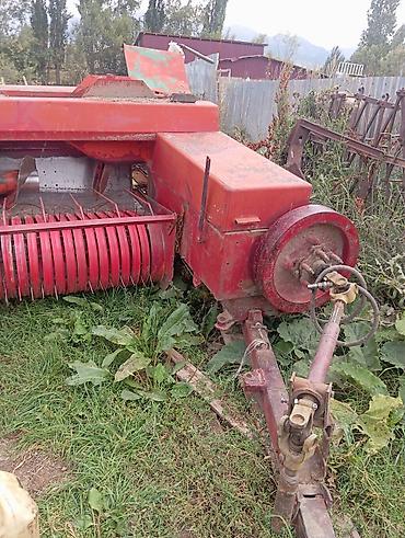 жорго инаходец: Пресс-подборщик тюковый FAHR (модель на корпусе: FAHR HD 400/4000). - — 2