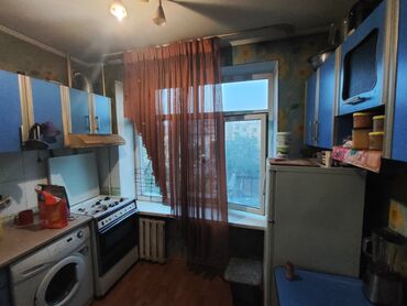 сниму торговую площадь в аренду: 3 комнаты, 4 м², С мебелью
