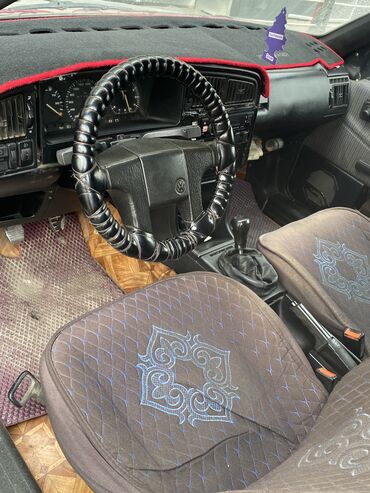 Volkswagen: Volkswagen Passat: 1990 г., 1.8 л, Механика, Бензин, Седан — 4