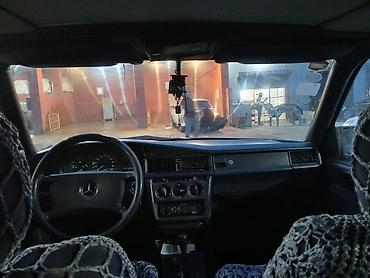 190 satışı: Mercedes-Benz W201 (190) sedan - Korpus: sedan, qara rəng - Kuzov — 10