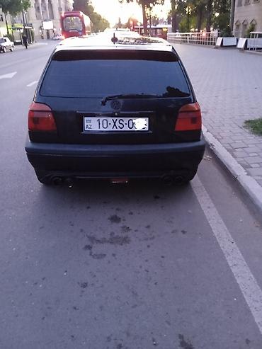 Продажа авто: Volkswagen Golf III, qara rəng, 5 qapılı hetçbek. Xüsusiyyətlər: - — 2