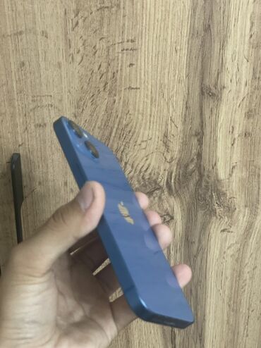 Apple iPhone: IPhone 13 — 11