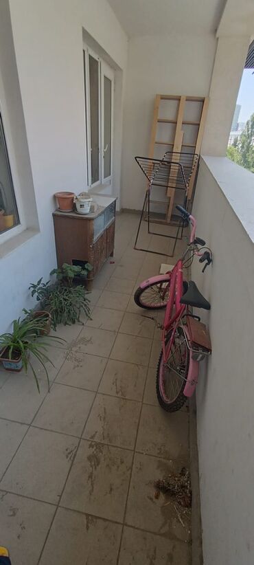 Köhnə tikili: Mənzil elanı - Plan: uzun dəhlizli, ayrıca qonaq otağı, mətbəx, geniş — 2