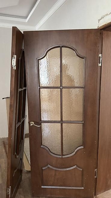 Межкомнатная дверь, Б/у, Со стеклом, Одностворчатая, Деревянная, Распашная, цвет - Коричневый