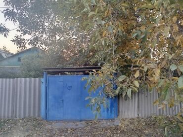 продаю дом в аламединском рынке: 🏡 Дом с участком на Алматинской улице, первая линия! 📐 Площадь