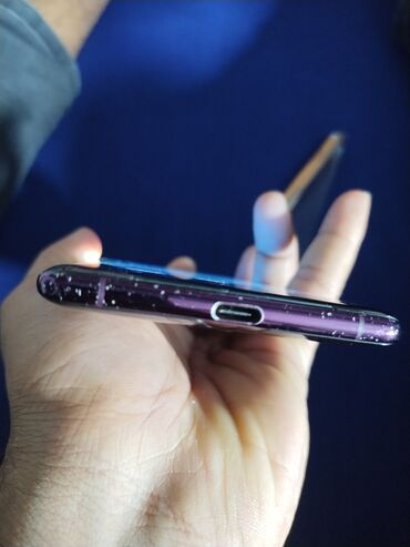 Другие мобильные телефоны: Смартфон с изогнутым AMOLED‑дисплеем и разъёмом USB‑C. Особенности: - — 3