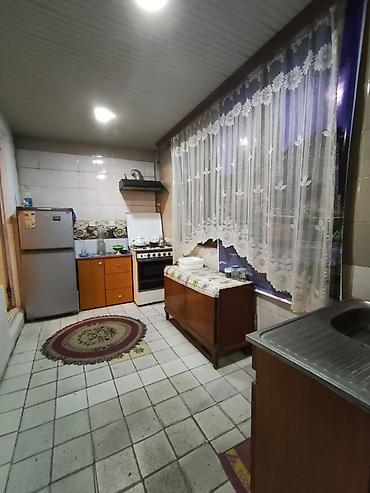 1 otaq 18 kv. mətbəx 7 kv, içində soyuducu, paltaryuyan maşın və