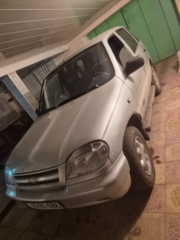 190 mercedes satilir: Chevrolet Niva: 1.7 л | 2004 г. 356982 км Универсал