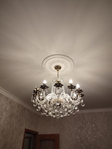 qedimi xrustal: Çılçıraq, 10 və daha çox lampa, Xrustal