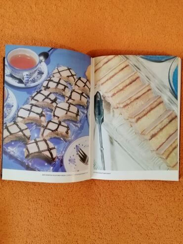 Bədii ədəbiyyat: Rus dilində müxtəlif janrlarda kitablar dəsti. Tərkib: - Mixail — 20