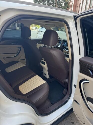 FAW: FAW Besturn: 1.5 l | 2024 il 7400 km Krossover — 14