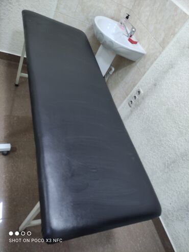 аренда кресла в салоне: Кушетка-4500сом, маникюрный стол 2шт по 5500сом, педикюрный кресло с