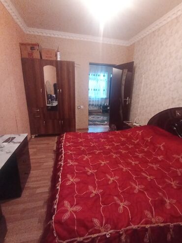 Həyət evləri və villaların satışı: Satılır: həyət evi Xırdalan şeherinde xezinə plaza çatmamış 119 — 12