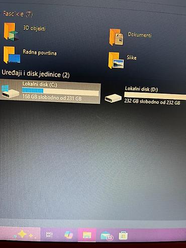 racunari: Acer mini laptop – 11.6" ekran, crveno kućište Specifikacije: - — 2