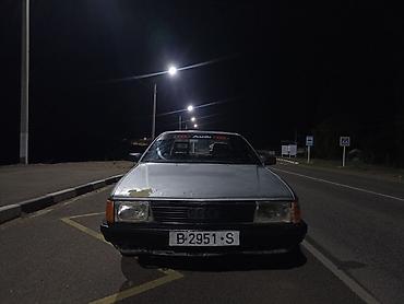 трактир 82: Audi 100: 1984 г., Механика, Седан — 4