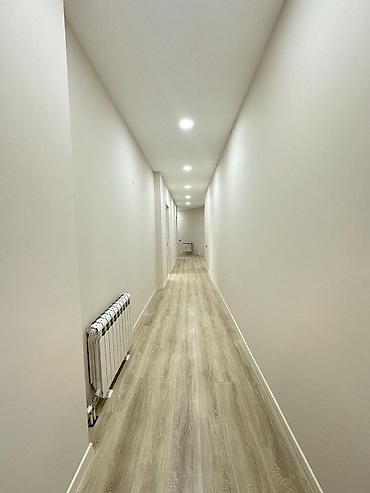 qelebe kruqu: İcarəyə verilir 9 otaqlı ofis 476 m², İnşaatçılar m. Daha 7 şəklə bax — 8