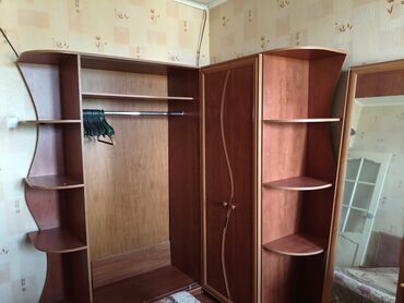 столы для школы: Спальный гарнитур, Б/у, Двуспальная кровать, Шкаф, Комод, ДСП, Самовывоз