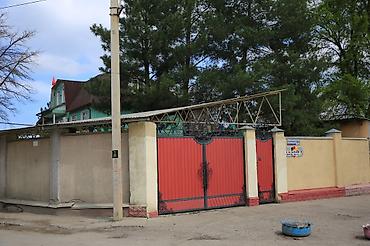 хостел сдаю: Сдается здание под офис в районе Гоина. 400кв 8 соток. Отопление газ — 8