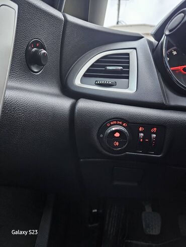 Opel: Opel Astra GTC: 1.4 l | 2011 il 251000 km Hetçbek — 8