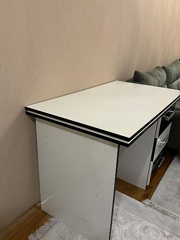 dus kabin: Düz masa, Stulsuz, Polkasız, Siyirməli, Sadə laminat — 2