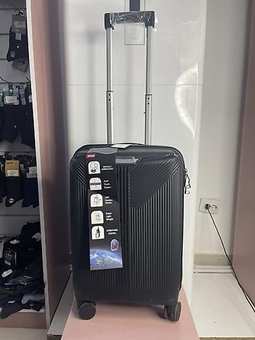 Чемоданы: Чемодан, Новый, Материал: Пластик, Маленький (до 40 л), Твердый корпус — 3