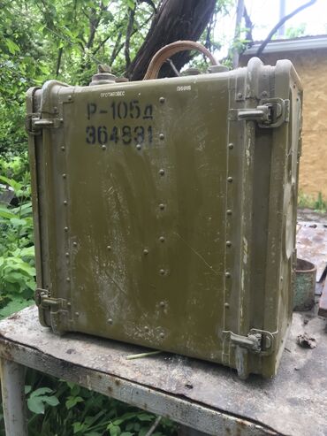 продается стиральная машинка: Советская радиостанция типа рюкзак, есть провода,новый