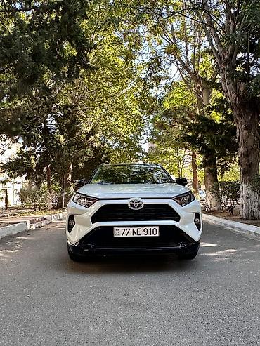 raf satilir: Toyota RAV4, ağ gövdə/qaranlıq (qara) dam və detallarla. Dinamik və — 1