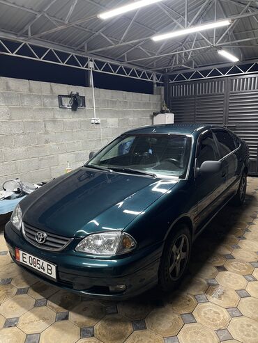 ключ машина: Toyota Avensis: 2001 г., 1.8 л, Механика, Бензин, Хэтчбэк