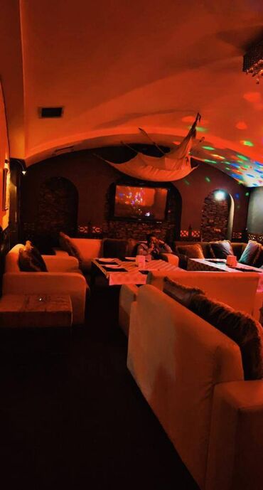 Restoran, kafelər: Azadliq metrosuna yaxin yerləşən pab, ümumi sahəsi 200 kv,m olan, ayi — 2