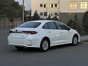 Toyota: Toyota Corolla: 2022 г., 1.8 л, Вариатор, Гибрид, Седан — 6