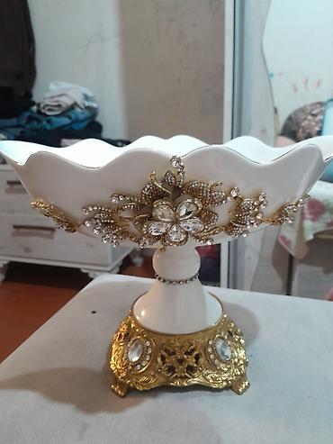 Süfrə aksesuarları: Lüks dekorativ ayaqlı meyvə/qənnadı qabı - Material: keramik/porcelan — 1