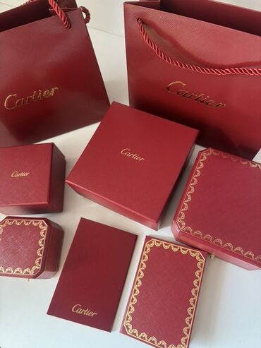 коробка от часов: Подарочные комплекты упаковки Cartier. - Фирменные красные пакеты с