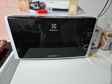 Συσκευές Κουζίνας: I am selling my Electrolux microwave for 100€ in great condition