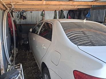 Toyota: Toyota Corolla sedan - Korpus: 4 qapılı sedan, ağ rəng - Nəsil — 4