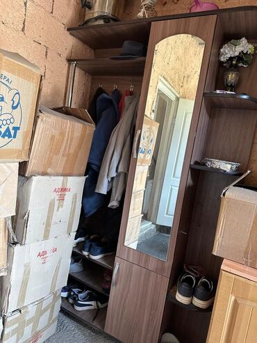 металлическая мебель: Тумба под телевизор в современном стиле, выполненная в черном цвете с
