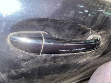 Бамперы: Задняя правая дверная ручка Mercedes-Benz
