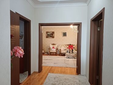 Həyət evləri və villaların satışı: Satılır: həyət evi - 2 mərtəbəli, bütöv hasarlı həyət evi - Küçə — 2