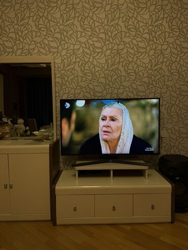 Qonaq otağı dəstləri: Qonaq otağı üçün mebel dəsti Tərkibi: - Geniş güzgülü bufet: 4 — 10