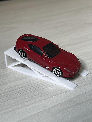 qacish aleti: Məhsul: Kiçik ölçülü maşın modelləri üçün 3D-print edilmiş miniatür — 3
