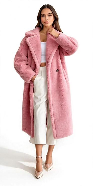 foot: Ženski oversized kaput od veštačkog krzna (teddy) - Kroj: dugi, širok — 1