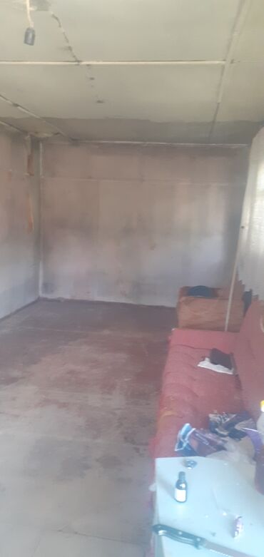 20 nomreli mektebin yaninda satilan evler: 1 otaqlı, 21 kv. m, Təmirsiz