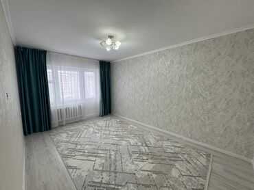 срочно продаётся 1 комнатная квартира в районе ошского рынка по улице кенсуйская: 1 бөлмө, 41 кв. м, 106-серия, 8 кабат, Косметикалык ремонт