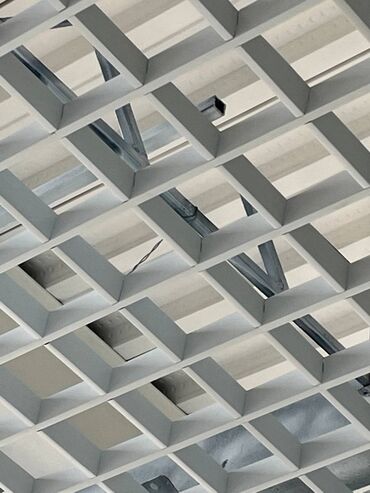 подвесной потолок: Потолки грильятто Ячеестый потолок грильято -это металический потолок