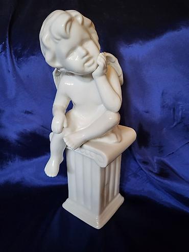 sintelon kula: Porcelanska veca,nova figura andjela ( heruvima ),na stubu. Nova — 4