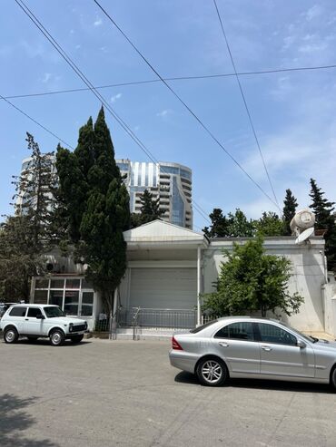 Kommersiya daşınmaz əmlakının satışı: Nargile dairesine yaxin obyekt satilir 2 otagli ofis 4 otag ev (heyet)