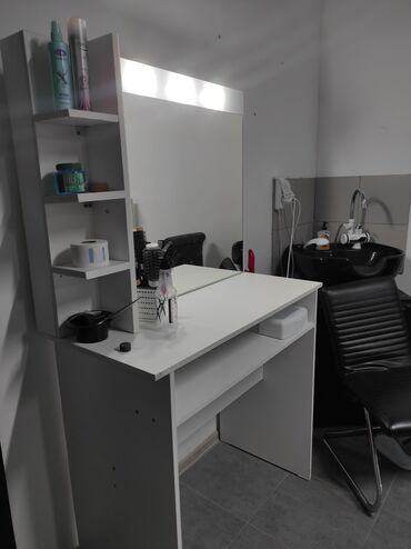 оборудование парикмахерской в Кыргызстан | Другое оборудование для салонов красоты: Продаю 
парикмахерское кресло 
 парикмахерский стол