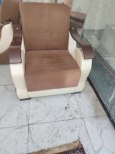 plastik divan: Qonaq otağı dəsti – 3 hissə: - 1 ədəd üçlü divan - 2 ədəd kreslo — 3