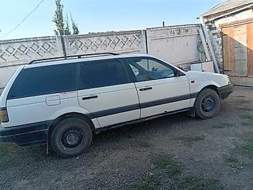 срочно продаю в связи с переездом: Универсал белого цвета, 5‑дверный. Просторный багажник и салон — 1